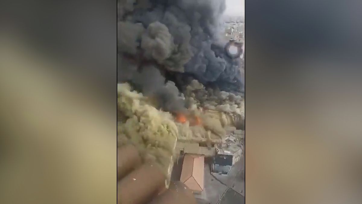 Obrovská tržnice v Teheránu lehla popelem